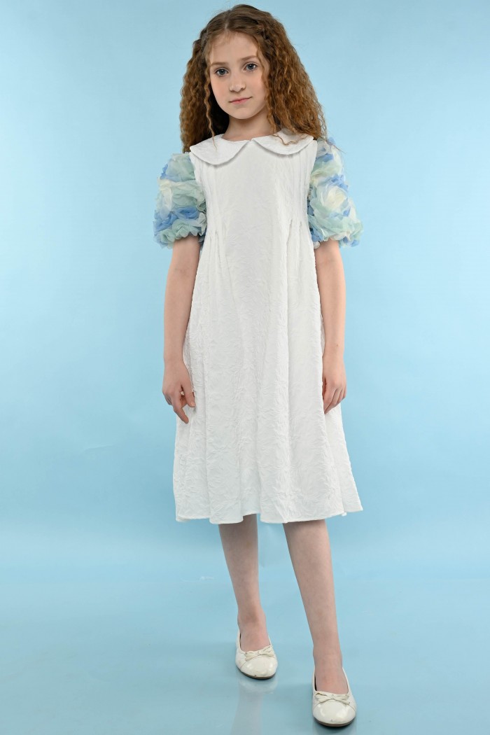 فستان بناتي أبيض جاكار بأكمام موردة سماوية – موديل AN24007 من Biscoti بسكوتي – فساتين بناتي أنيقة وفخمة