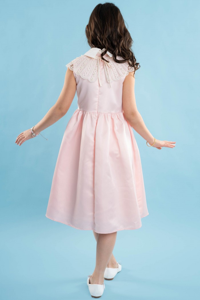 فستان لحمي كت بتصميم ياقة مطرزة بفخامة ملكية AN24101 من Biscoti بسكوتي – فساتين بناتي أنيقة وفخمة