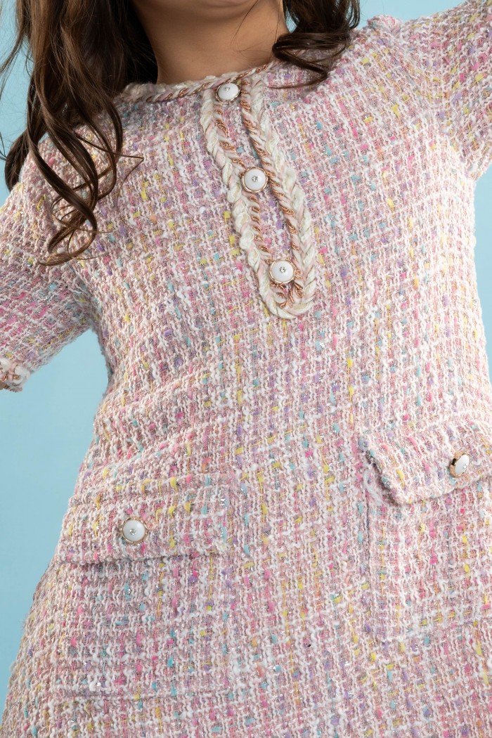 فستان تريكو لحمي مزين بأزرار أنيقة AN24131 من Biscoti بسكوتي – فساتين بناتي أنيقة وفخمة