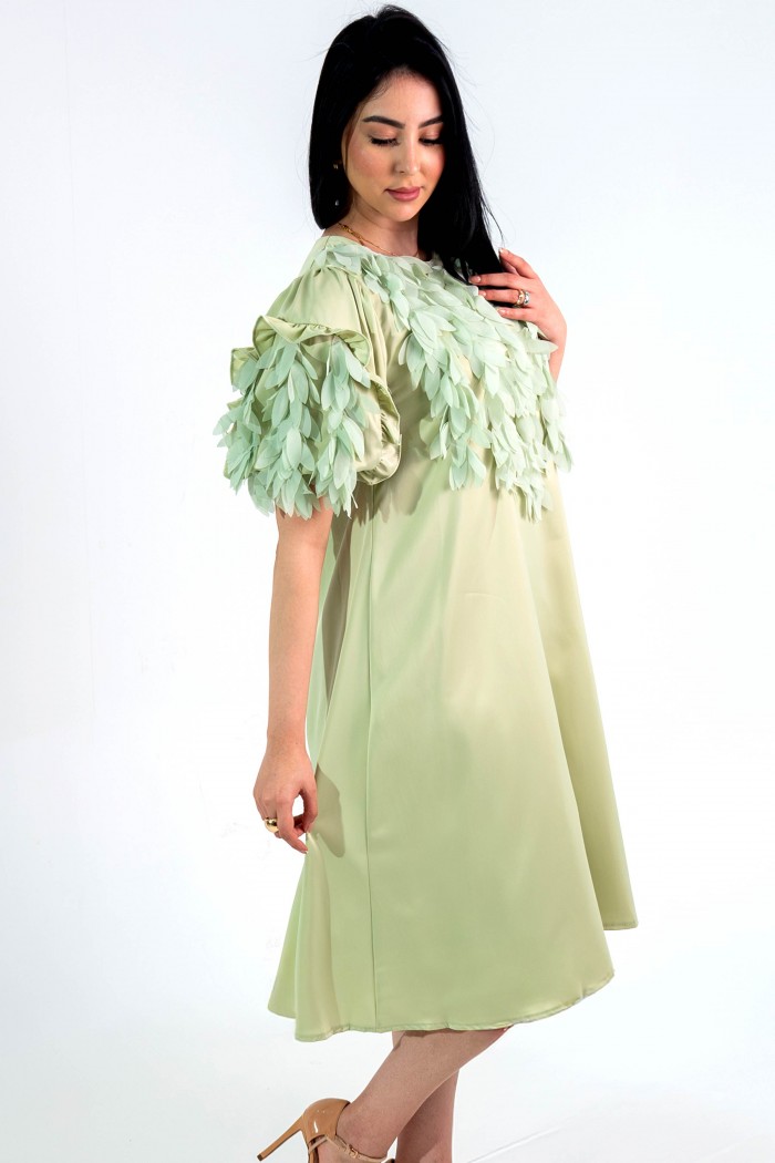 فستان تيفاني ناعم مع ورود على الصدر والأكمام AN24006 من Biscoti بسكوتي – فساتين بناتي أنيقة وفخمة