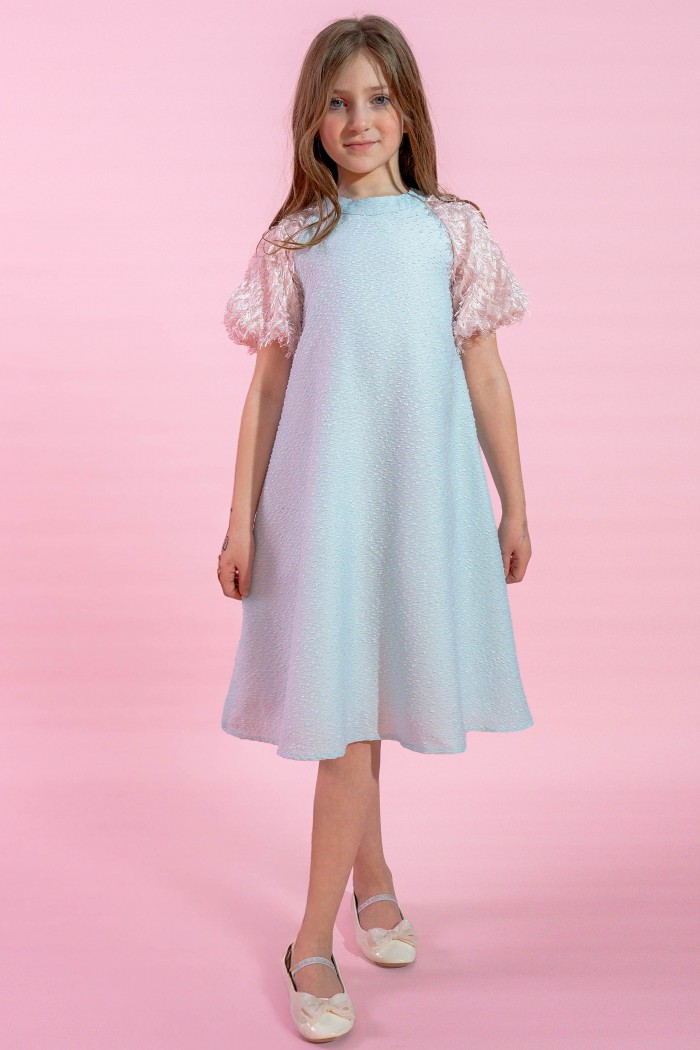 فستان سماوي ناعم مع أكمام من الريشAN24031 من Biscoti بسكوتي – فساتين بناتي أنيقة وفخمة