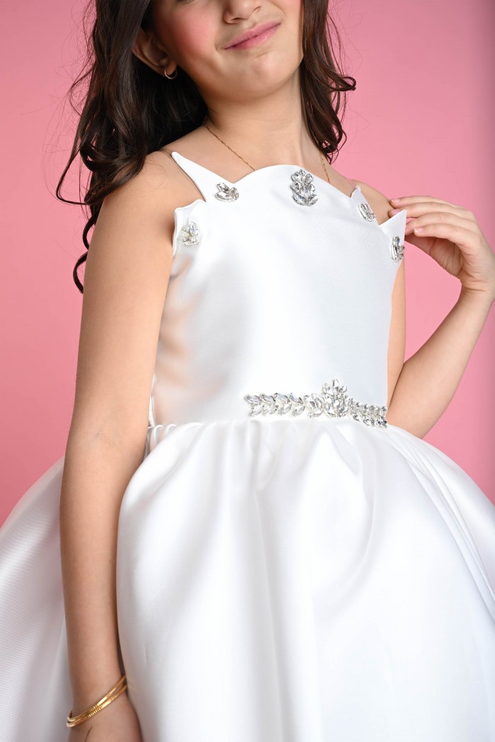 فستان سهرة أبيض بفصوص أنيقة من Biscoti بسكوتي – فساتين بناتي أنيقة وفخمة