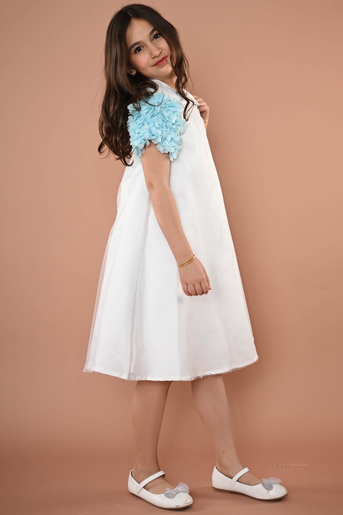 فستان ناعم ابيض ذو اكمام تيفانيه مورده AN24145 من Biscoti بسكوتي – فساتين بناتي أنيقة وفخمة