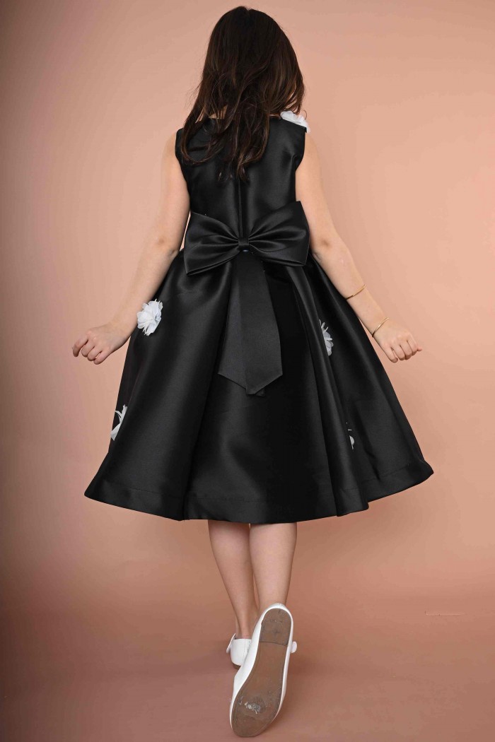 فستان بناتي أسود مع ورود بيضاء 12004BL من Biscoti بسكوتي – فساتين بناتي أنيقة وفخمة