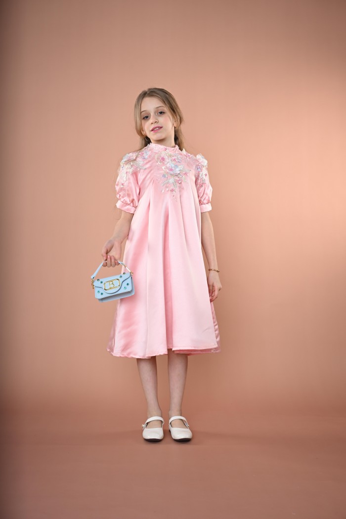 فستان بناتي لحمي انيق مع ورود جميلة و لولو في الصدر AN24357 من Biscoti بسكوتي – فساتين بناتي أنيقة وفخمة