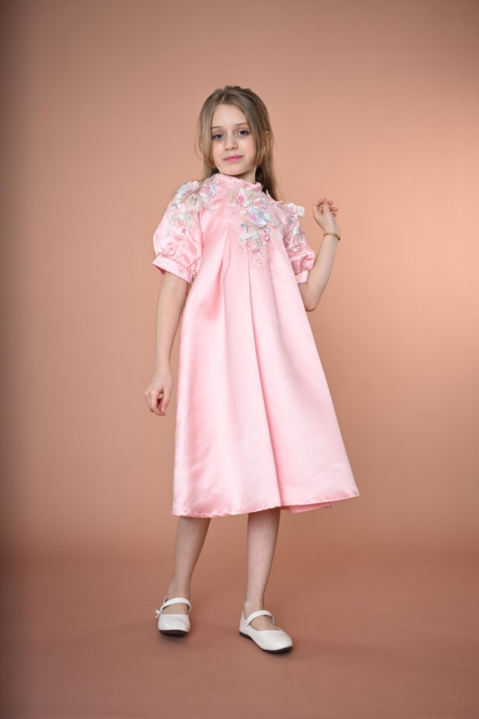 فستان بناتي لحمي انيق مع ورود جميلة و لولو في الصدر AN24357 من Biscoti بسكوتي – فساتين بناتي أنيقة وفخمة