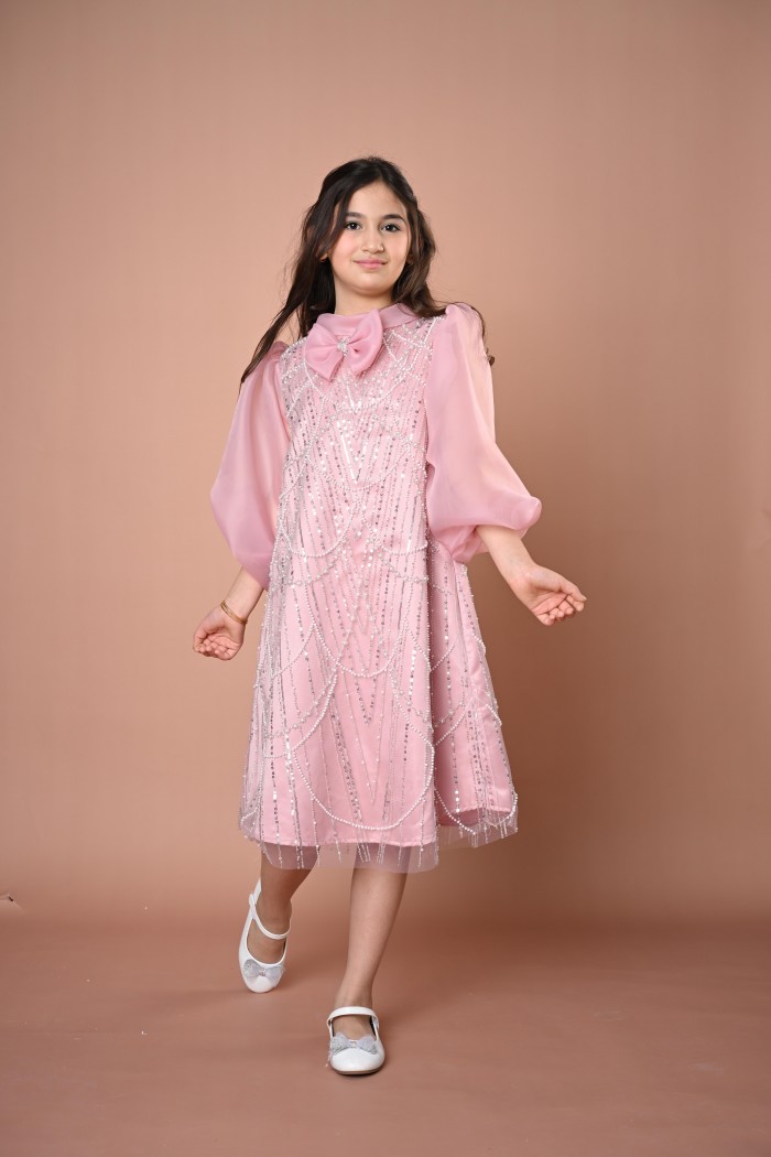 فستان بناتي انيق لحمي مطرز  باللولو و فيونكة في الصدر  KM/224 من Biscoti بسكوتي – فساتين بناتي أنيقة وفخمة