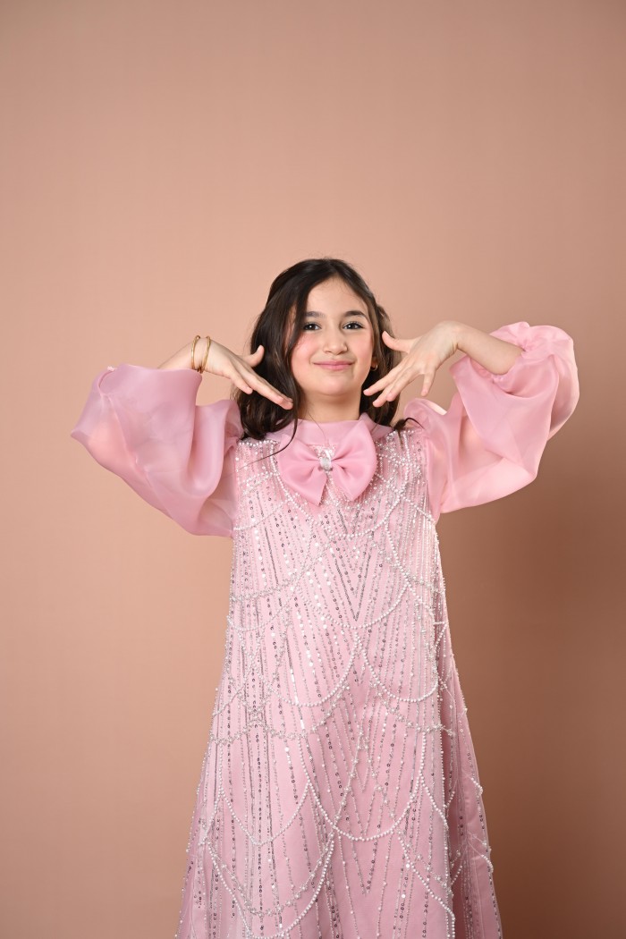 فستان بناتي انيق لحمي مطرز  باللولو و فيونكة في الصدر  KM/224 من Biscoti بسكوتي – فساتين بناتي أنيقة وفخمة