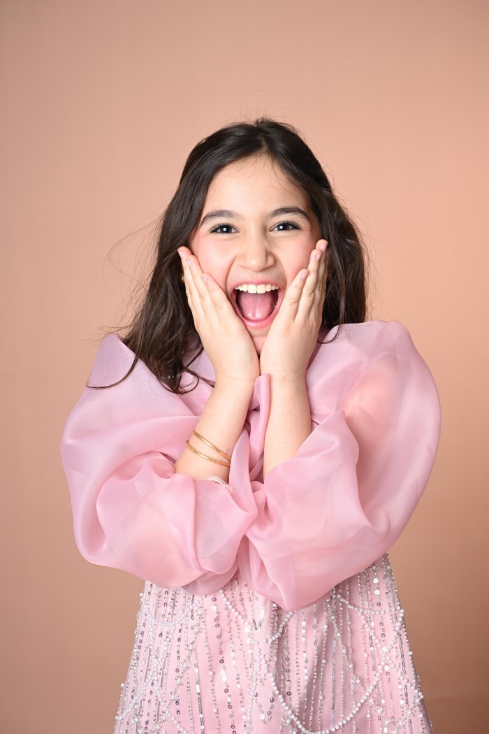 فستان بناتي انيق لحمي مطرز  باللولو و فيونكة في الصدر  KM/224 من Biscoti بسكوتي – فساتين بناتي أنيقة وفخمة