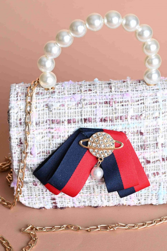 شنطة بسكوتي انيقة مع بروش متميز  BG-AN24135 من Biscoti بسكوتي – فساتين بناتي أنيقة وفخمة