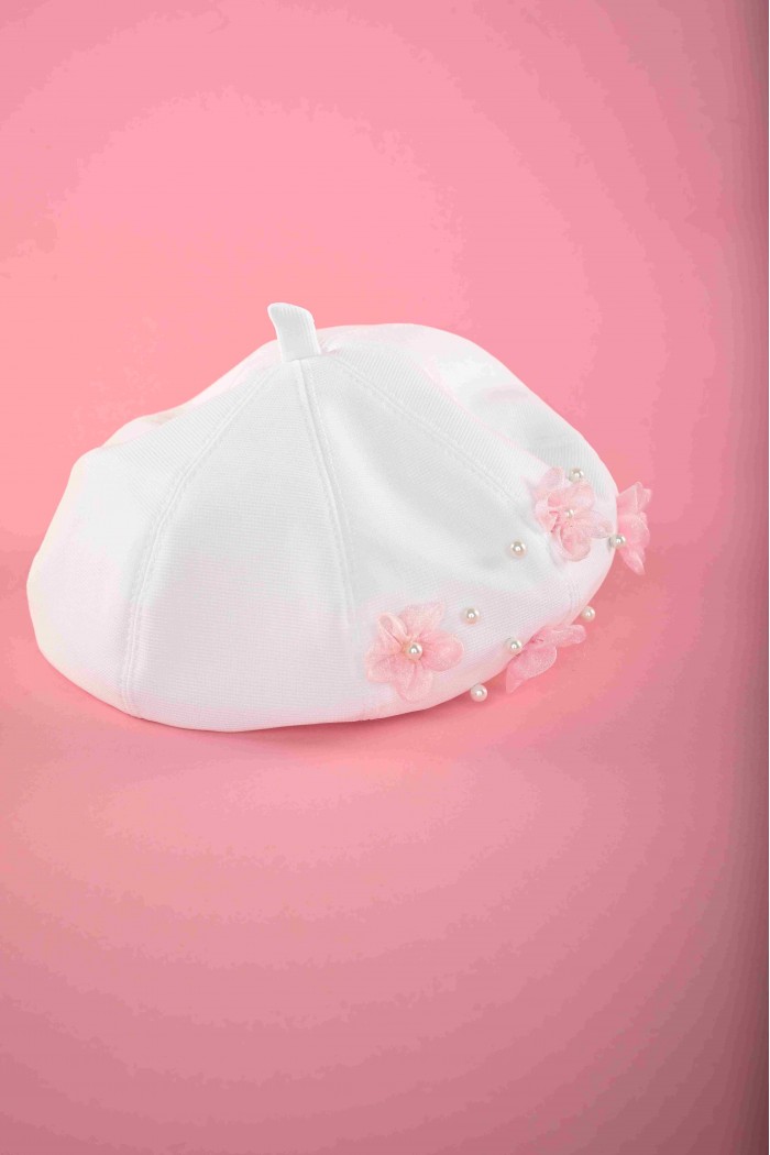 قبعة  بسكوتي بيضاء مزينة   بورود بتفاصيل لؤلؤية H3-W من Biscoti بسكوتي – فساتين بناتي أنيقة وفخمة