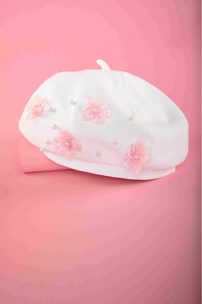 قبعة  بسكوتي بيضاء مزينة   بورود بتفاصيل لؤلؤية H3-W من Biscoti بسكوتي – فساتين بناتي أنيقة وفخمة