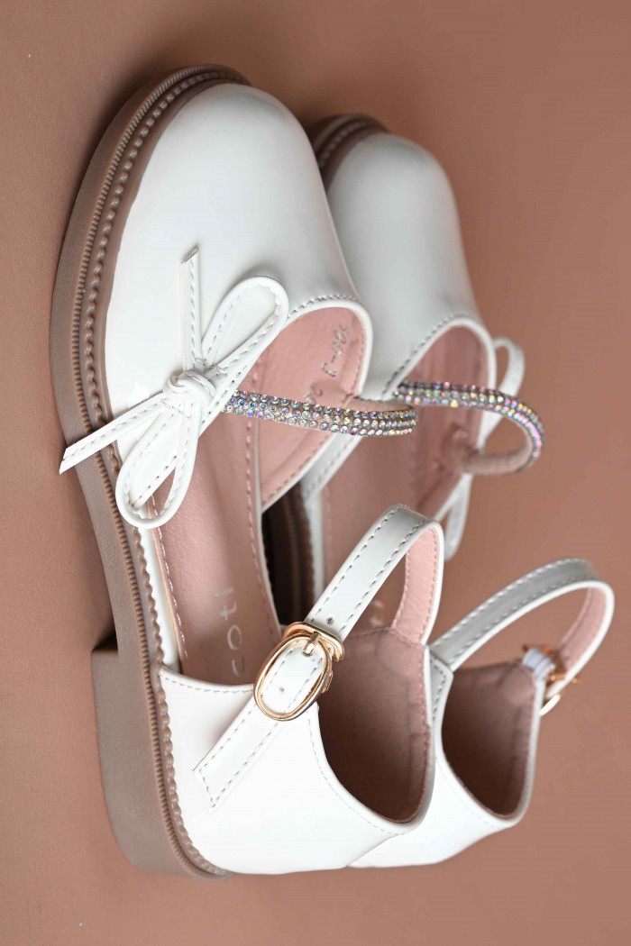 حذاء  انيق  ابيض  مزين فيونكة  وشريط لامع  Sh190-3-W من Biscoti بسكوتي – فساتين بناتي أنيقة وفخمة