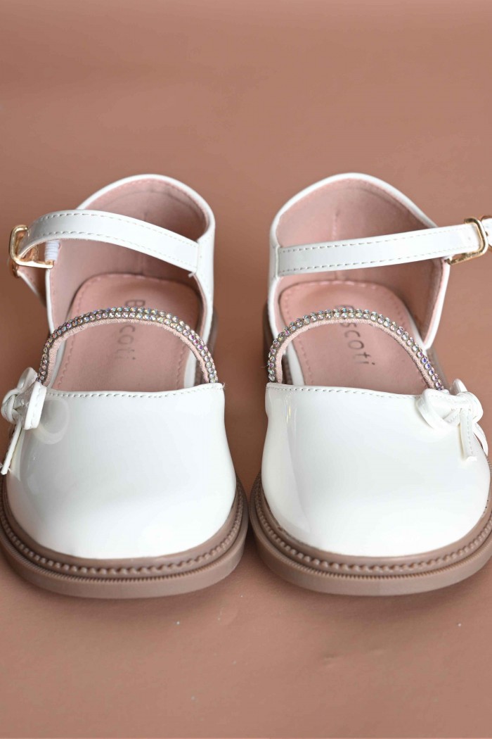 حذاء  انيق  ابيض  مزين فيونكة  وشريط لامع  Sh190-3-W من Biscoti بسكوتي – فساتين بناتي أنيقة وفخمة