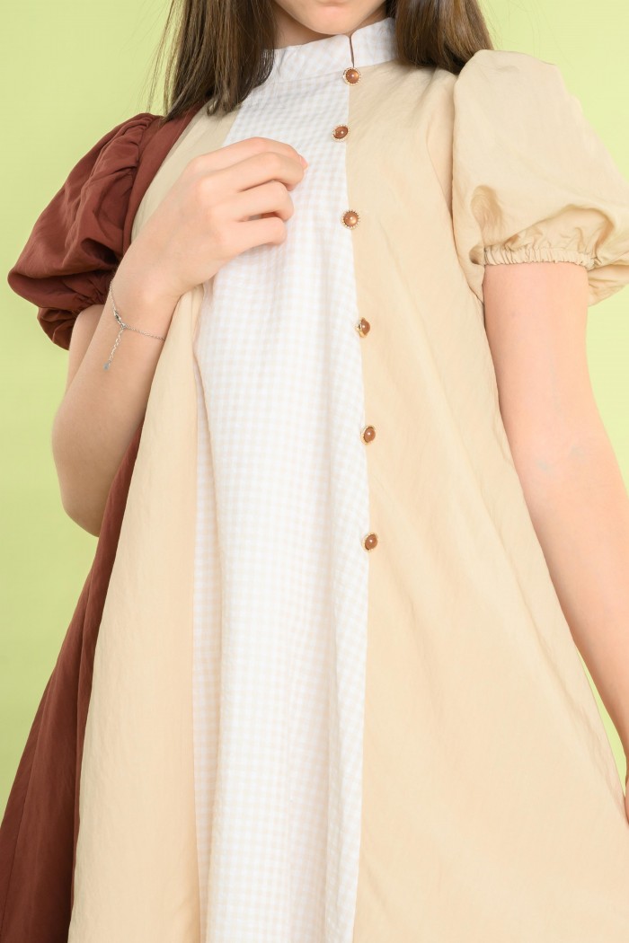 فستان عصري بدرجات البيج والبني مع أزرار جانبية – AN25023 من Biscoti بسكوتي – فساتين بناتي أنيقة وفخمة