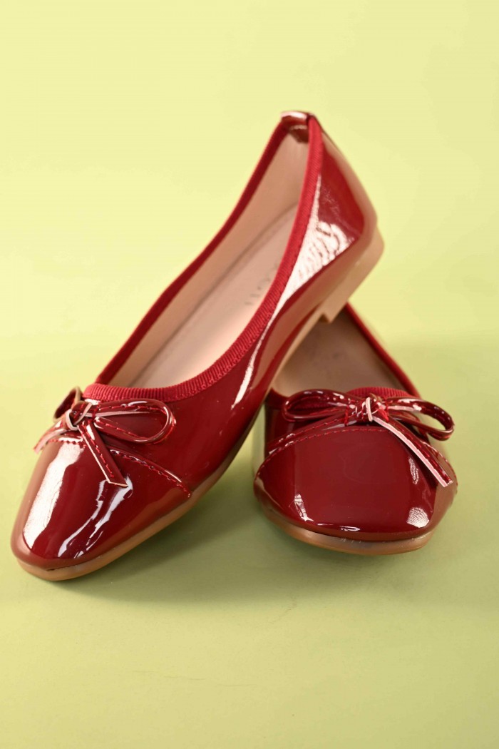 حذاء بناتي أحمر أنيق مزين بفيونكة – الموديل SH25105-R من Biscoti بسكوتي – فساتين بناتي أنيقة وفخمة