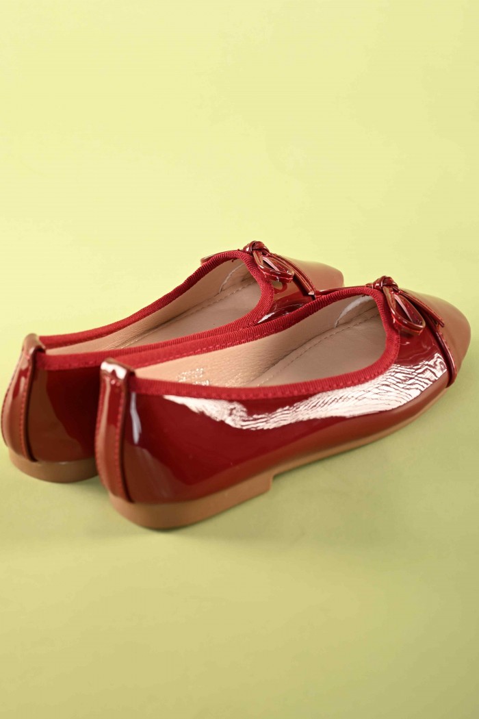 حذاء بناتي أحمر أنيق مزين بفيونكة – الموديل SH25105-R من Biscoti بسكوتي – فساتين بناتي أنيقة وفخمة