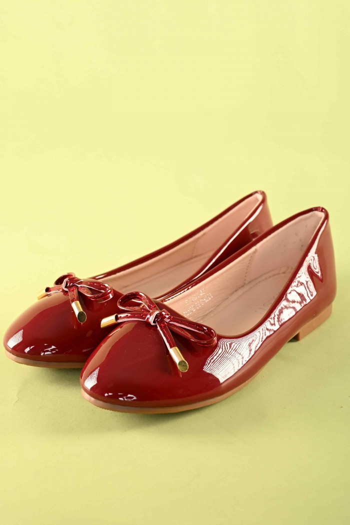 حذاء بناتي أحمر أنيق مزين بفيونكة بنهايات ذهبية – الموديل SH25102-R من Biscoti بسكوتي – فساتين بناتي أنيقة وفخمة