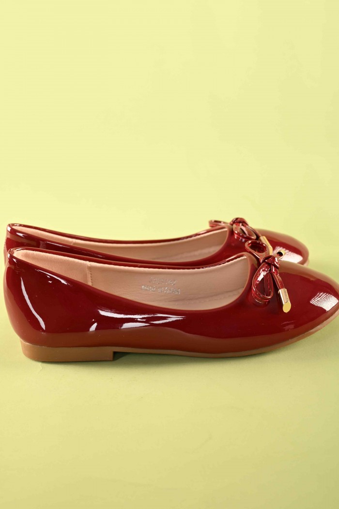 حذاء بناتي أحمر أنيق مزين بفيونكة بنهايات ذهبية – الموديل SH25102-R من Biscoti بسكوتي – فساتين بناتي أنيقة وفخمة
