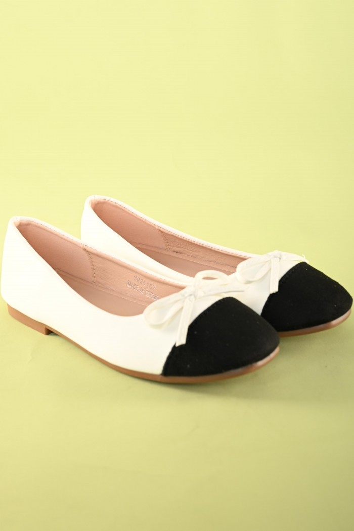 حذاء بناتي أنيق باللون الأبيض مع فيونكة جذابة ومقدمة سوداء – موديل SH25107 من Biscoti بسكوتي – فساتين بناتي أنيقة وفخمة