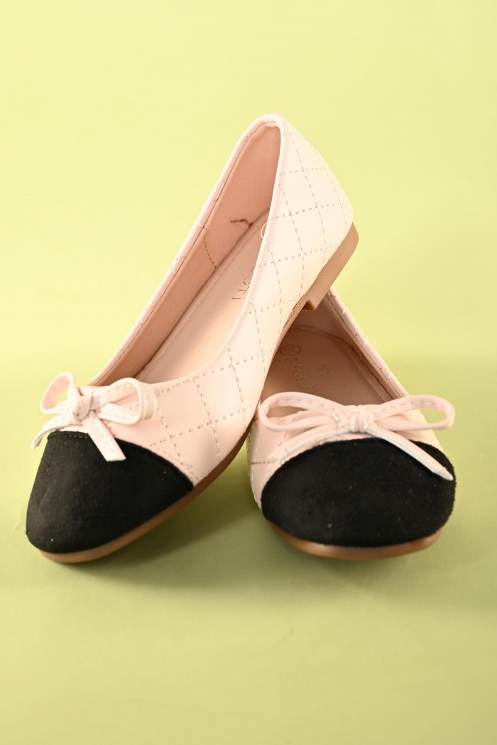 حذاء بناتي أنيق باللون اللحمي مع فيونكة جذابة ومقدمة سوداء – موديل SH25106 من Biscoti بسكوتي – فساتين بناتي أنيقة وفخمة