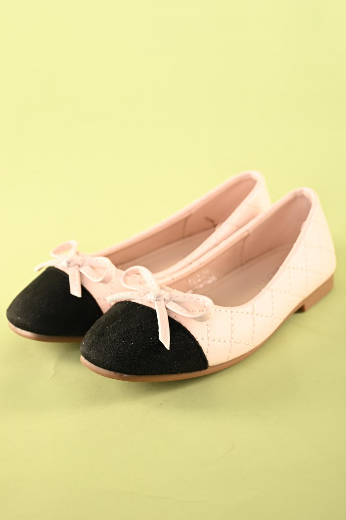 حذاء بناتي أنيق باللون اللحمي مع فيونكة جذابة ومقدمة سوداء – موديل SH25106 من Biscoti بسكوتي – فساتين بناتي أنيقة وفخمة