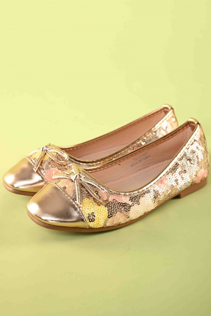 حذاء بناتي أنيق باللون ذهبي مع فيونكة جذابة  – موديل SH25109 من Biscoti بسكوتي – فساتين بناتي أنيقة وفخمة