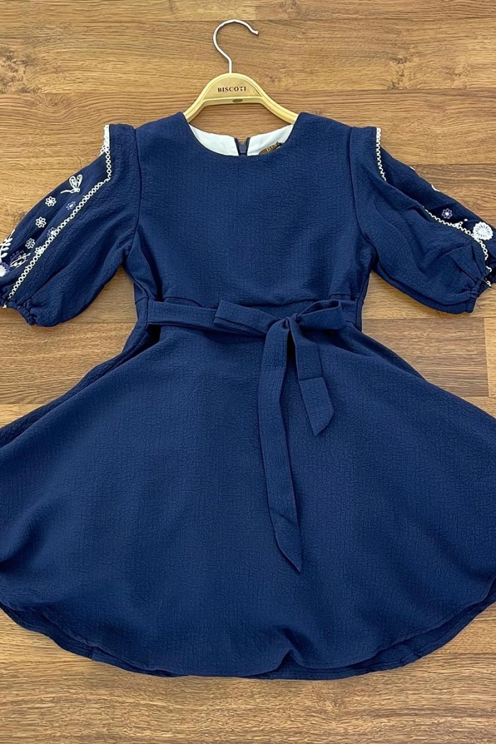 فستان بناتي كحلي بزخارف على الاكمام  AN24026 من Biscoti بسكوتي – فساتين بناتي أنيقة وفخمة