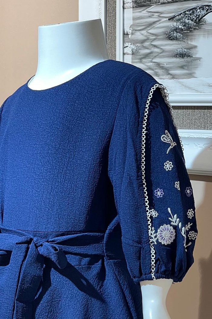 فستان بناتي كحلي بزخارف على الاكمام  AN24026 من Biscoti بسكوتي – فساتين بناتي أنيقة وفخمة