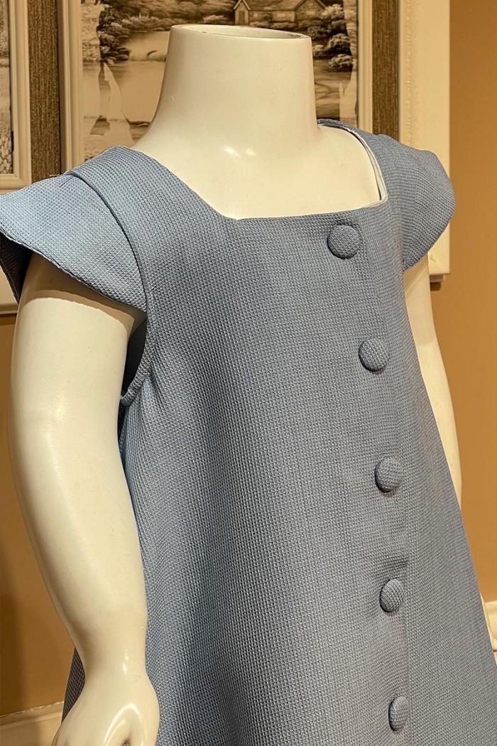 فستان بناتي ازرق مع أزرار كاملة ونهايات مموجة AN24059 من Biscoti بسكوتي – فساتين بناتي أنيقة وفخمة