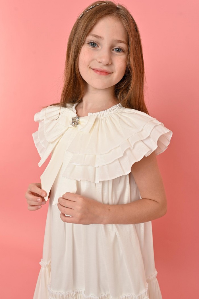 فستان أبيض أنيق للأطفال بتصميم كشكش وياقة مزينة بربطة من Biscoti بسكوتي – فساتين بناتي أنيقة وفخمة
