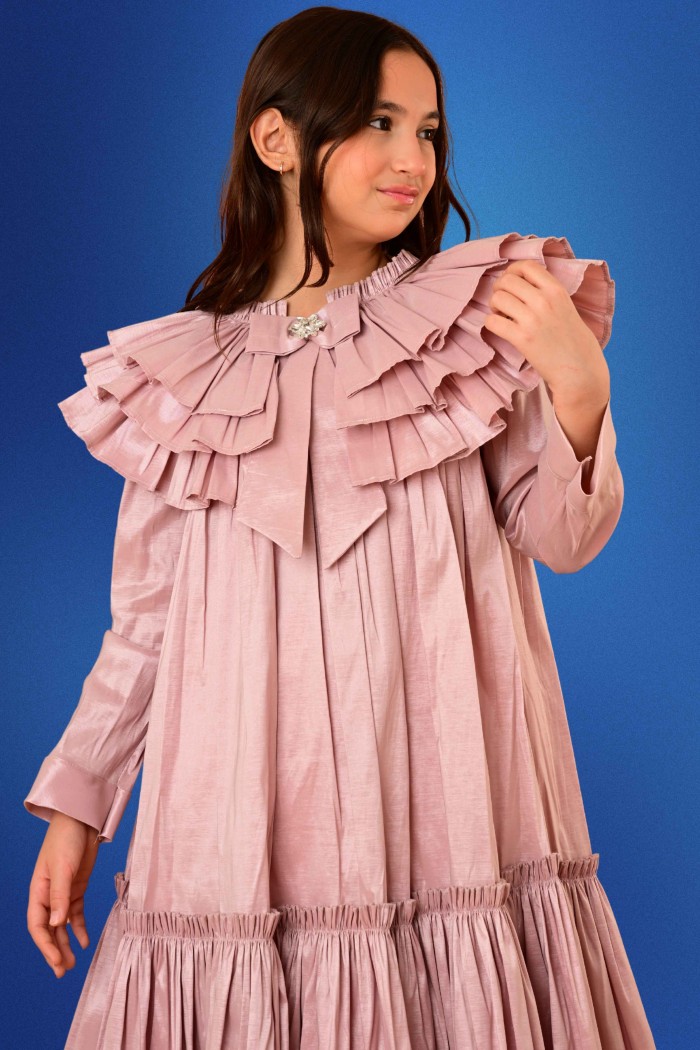 فستان فوشي أنيق للأطفال بتصميم كشكش وياقة مزينة بربطة من Biscoti بسكوتي – فساتين بناتي أنيقة وفخمة