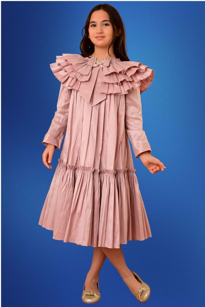 فستان فوشي أنيق للأطفال بتصميم كشكش وياقة مزينة بربطة من Biscoti بسكوتي – فساتين بناتي أنيقة وفخمة