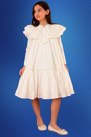 فستان سهرة بناتي أبيض شانتون بتصميم أنيق من طبقات الكشكش الراقية حول الأكتاف والصدر - RA2525-W