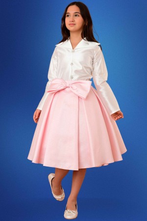تنورة سهرة بناتي قماش تفته روسي بلون أبيض على وردي مع فيونكة أمامية أنيقة - KM/250-P