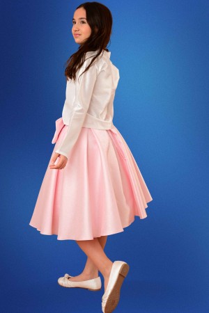 تنورة سهرة بناتي قماش تفته روسي بلون أبيض على وردي مع فيونكة أمامية أنيقة - KM/250-P