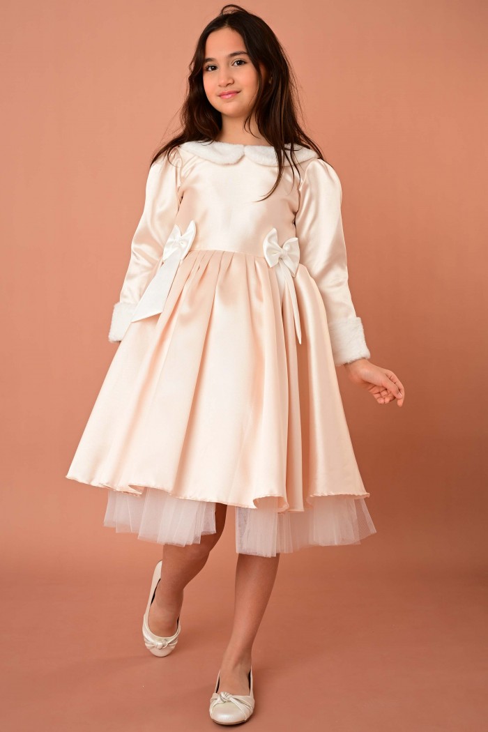 فستان بناتي ساتان فاخر لون بيج  تصميم أنيق بفيونكات جانبية وتطريز تول ناعم -RA2522