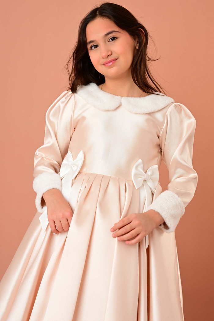 فستان بناتي ساتان فاخر لون بيج  تصميم أنيق بفيونكات جانبية وتطريز تول ناعم -RA2522