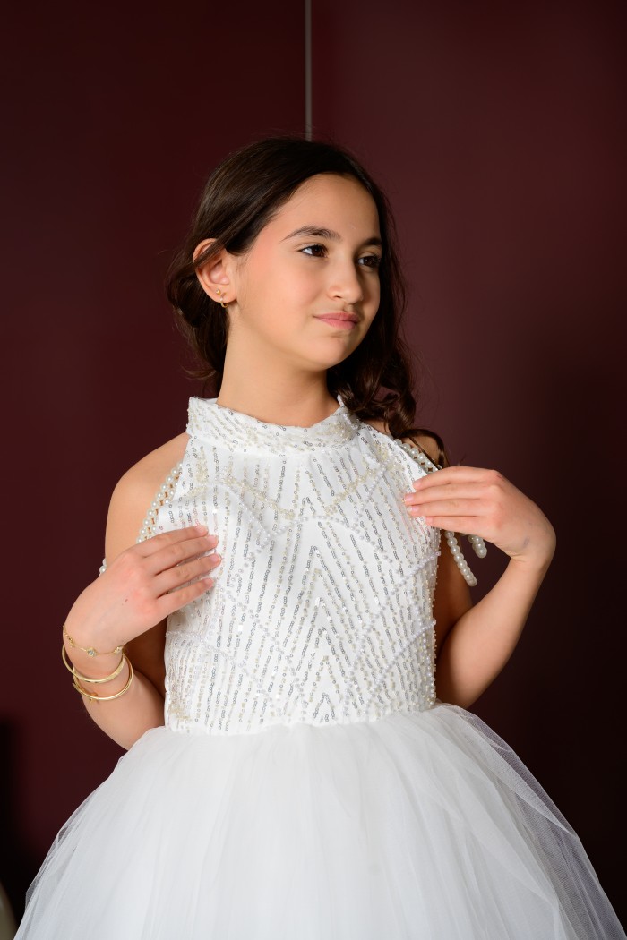 فستان الأميرة الأبيض بتفاصيل اللؤلؤ KM/246-W من Biscoti بسكوتي – فساتين بناتي أنيقة وفخمة