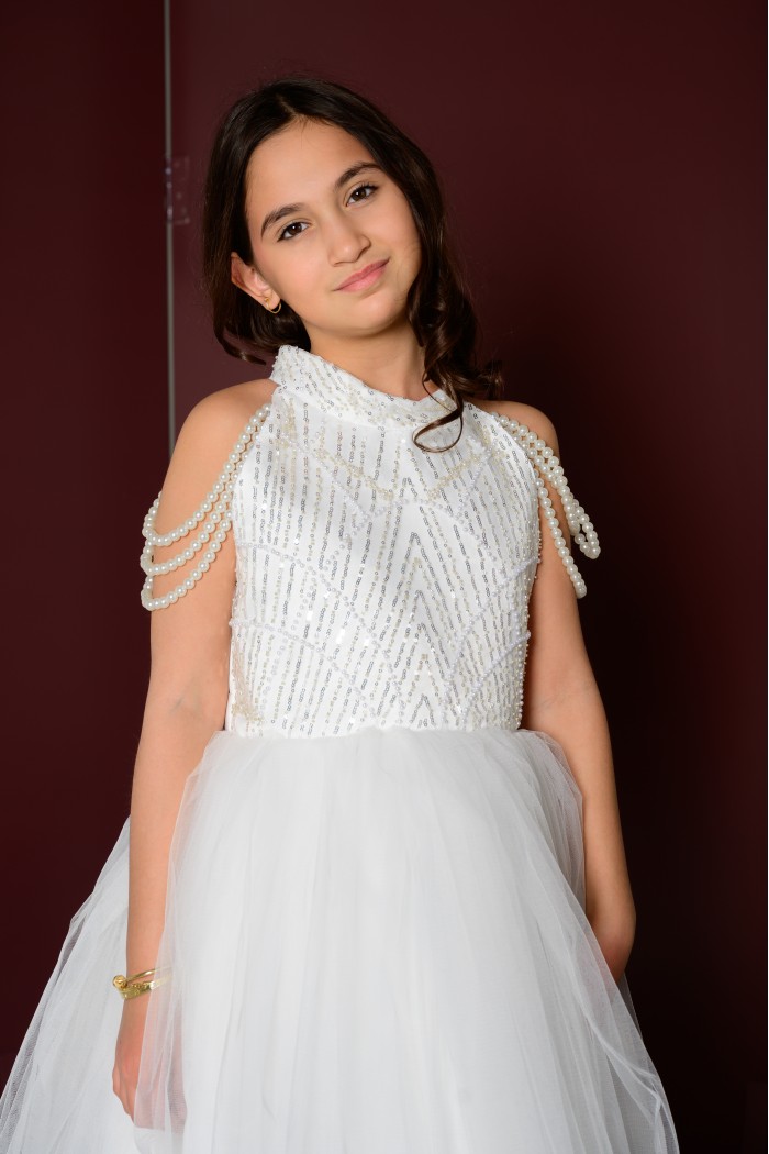 فستان الأميرة الأبيض بتفاصيل اللؤلؤ KM/246-W من Biscoti بسكوتي – فساتين بناتي أنيقة وفخمة