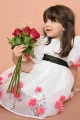 فستان أبيض ملكي مزين بورود حمراء وحزام زيتي - AN24224