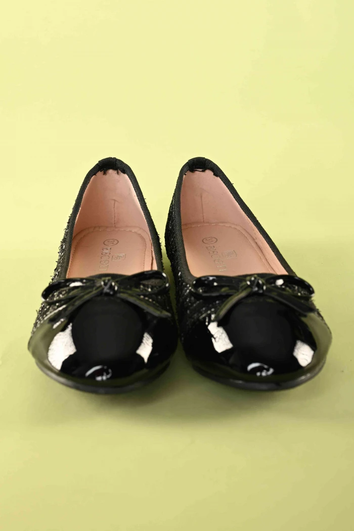 حذاء بناتي أنيق باللون الأسود مع فيونكة جذابة – موديل SH25100-BLACK من Biscoti بسكوتي – فساتين بناتي أنيقة وفخمة