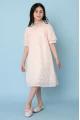 فستان بناتي أنيق باللون الوردي الخوخي بقماش الدانتيل المطرّز مع تفاصيل ريش ناعمة