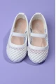 حذاء بناتي كلاسيكي أنيق باللون الأبيض مع مقدمة وفيونكة باللون الأسود – الموديل SH25103 من Biscoti بسكوتي – فساتين بناتي أنيقة وفخمة