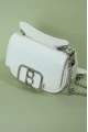 شنطة بيضاء بمشبك حرف B موديل BG623-1S-W