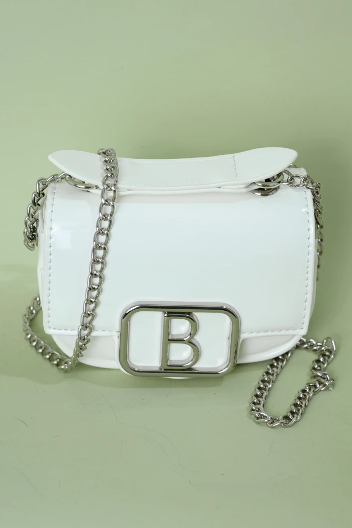 شنطة بيضاء بمشبك حرف B موديل BG623-1S-W