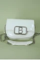شنطة بيضاء بمشبك حرف B موديل BG623-1S-W