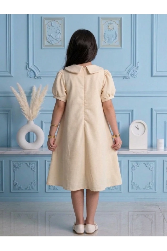 فستان بناتي أنيق باللون البيج بلمسة كريستال صغيرة وأساور كشكش  AN25267