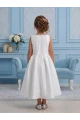 فستان كت طبي أنيق بلون  ابيض  مع قصه عصريه بفيونكات انيقه AN25097